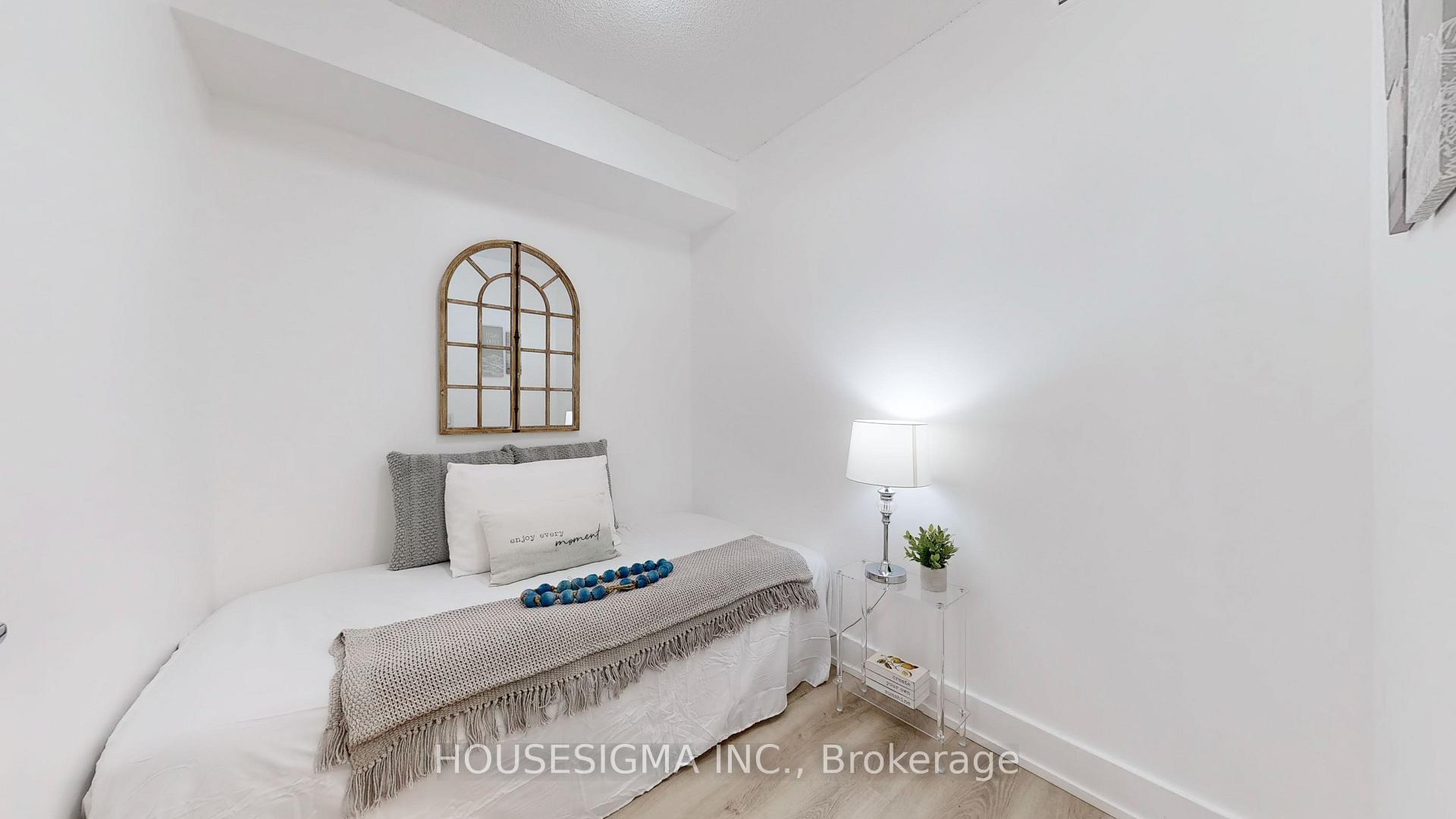 2 Bedrooms Condo at 190 Borough, Toronto For sale