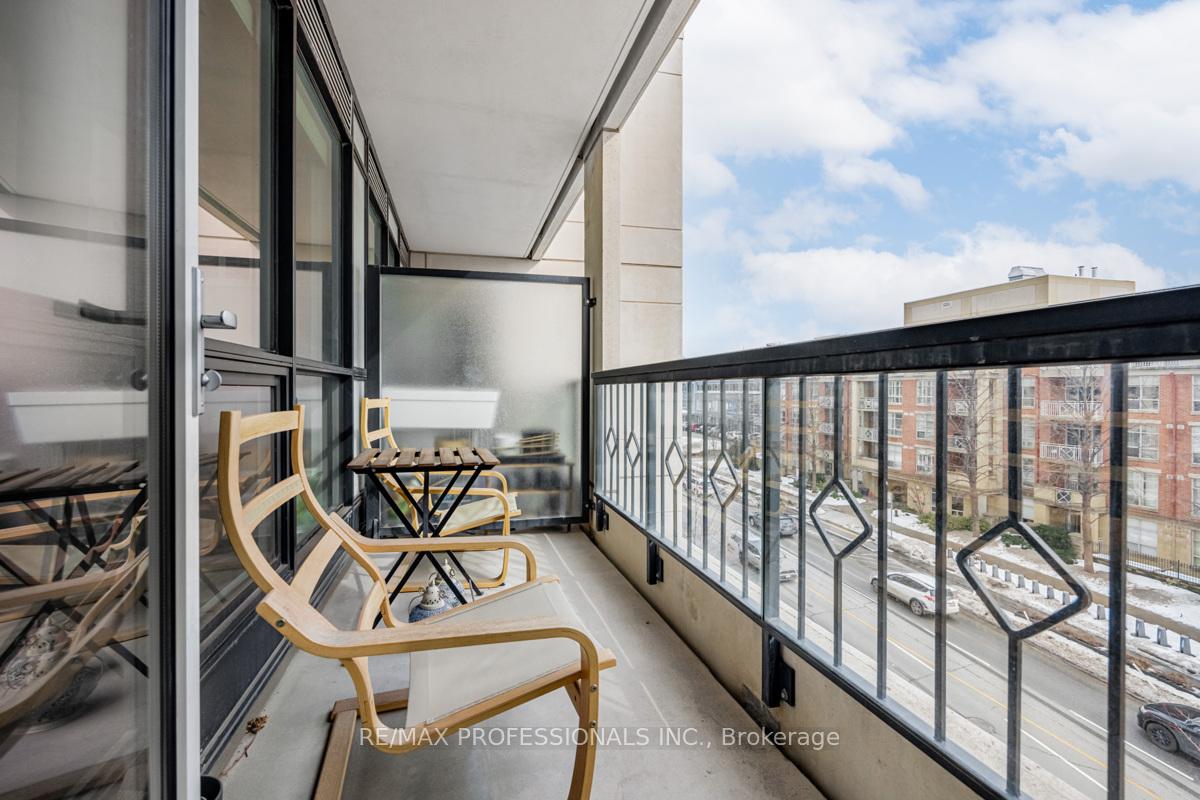 2 Bedrooms Condo at 2 Old Mill,  Toronto For sale