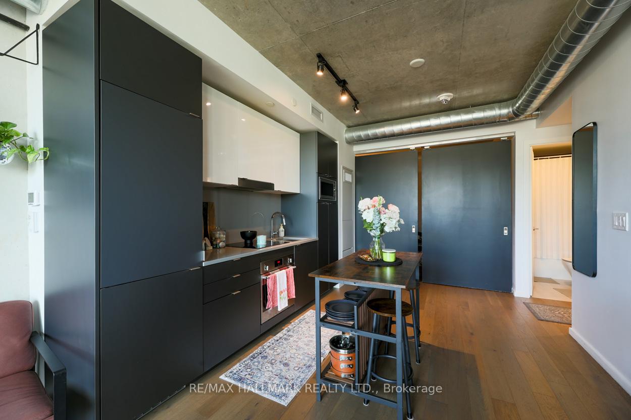 2 Bedrooms Condo at 21 Lawren Harris, Toronto For sale