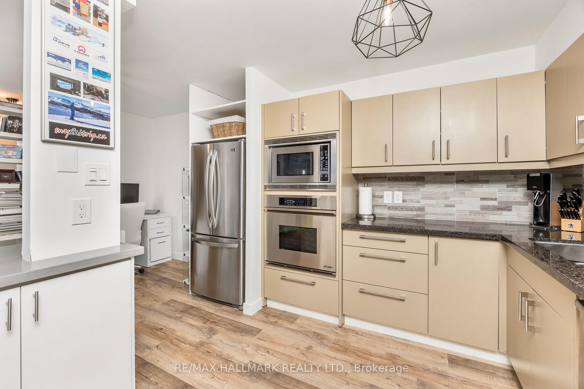 2 Bedrooms Condo at 212 St George, Toronto For sale