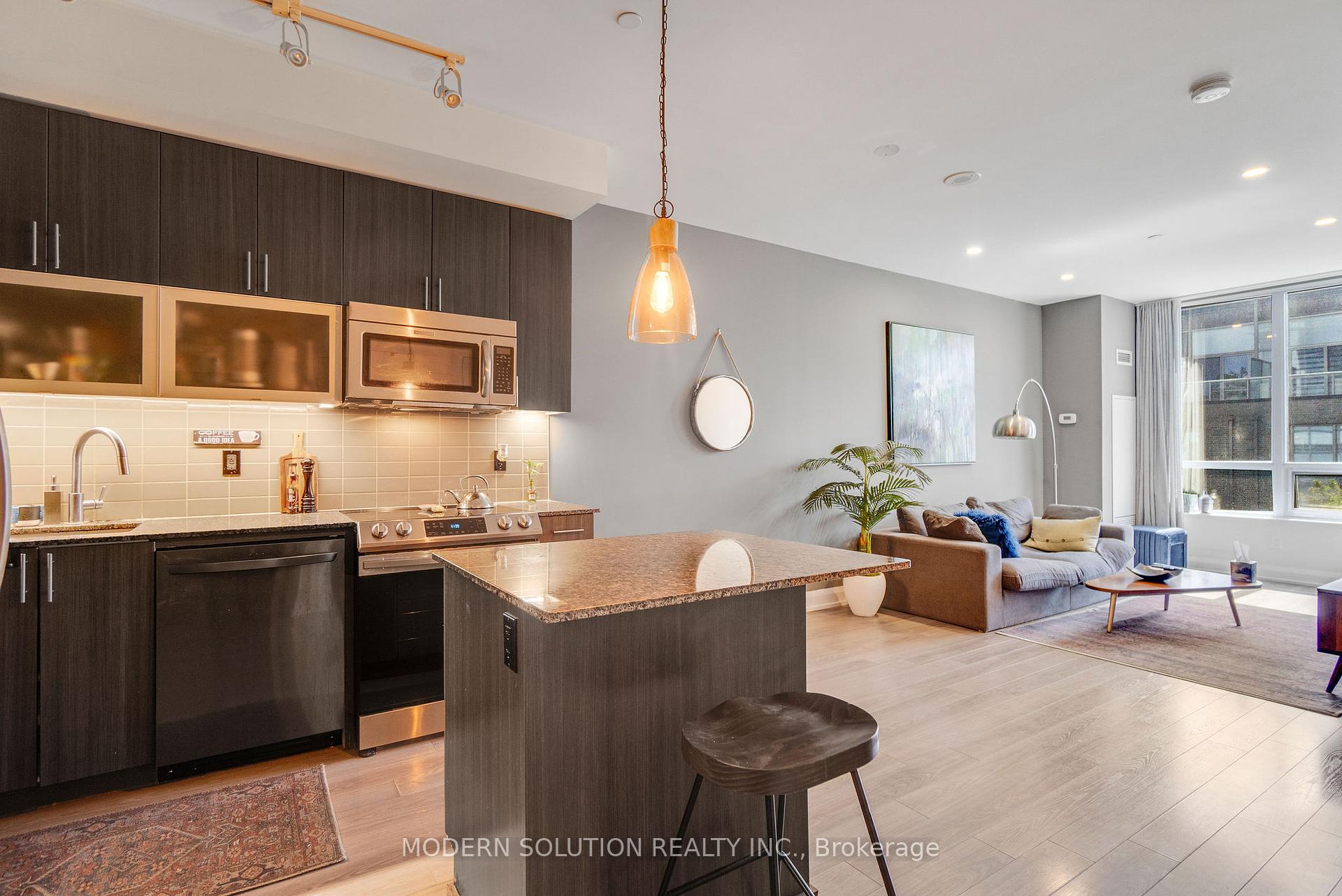 2 Bedrooms Condo at 18 Graydon Hall, Toronto For sale