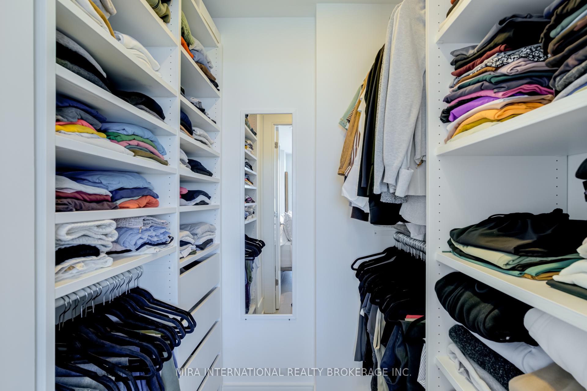 3 Bedrooms Condo at 30 Inn On The Park,  Toronto For sale