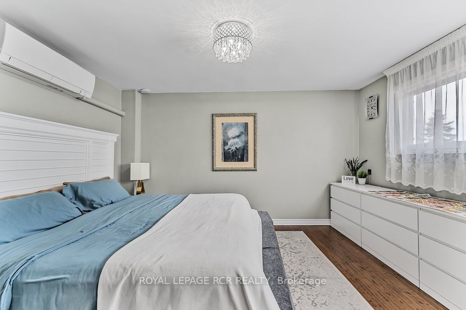https://trreb-image.ampre.ca/DUnHxztpEPFl_J8Ou3xvXepa7ZGIjkVVSYXcgmMIJHA/rs:fit:960:960/wm:.5:so:0:50:.4/wmsh:10/wmt:PHNwYW4gZm9yZWdyb3VuZD0nd2hpdGUnIGZvbnQ9JzY4Jz5ST1lBTCBMRVBBR0UgUkNSIFJFQUxUWSwgQnJva2VyYWdlPC9zcGFuPg/L3RycmViL2xpc3RpbmdzLzQwLzkyLzUxLzg4L3AvYzRiZjg4MjItZjA5NS00YjY2LTljMjAtOWZkZTZhZTNmNTg2LmpwZw.jpg