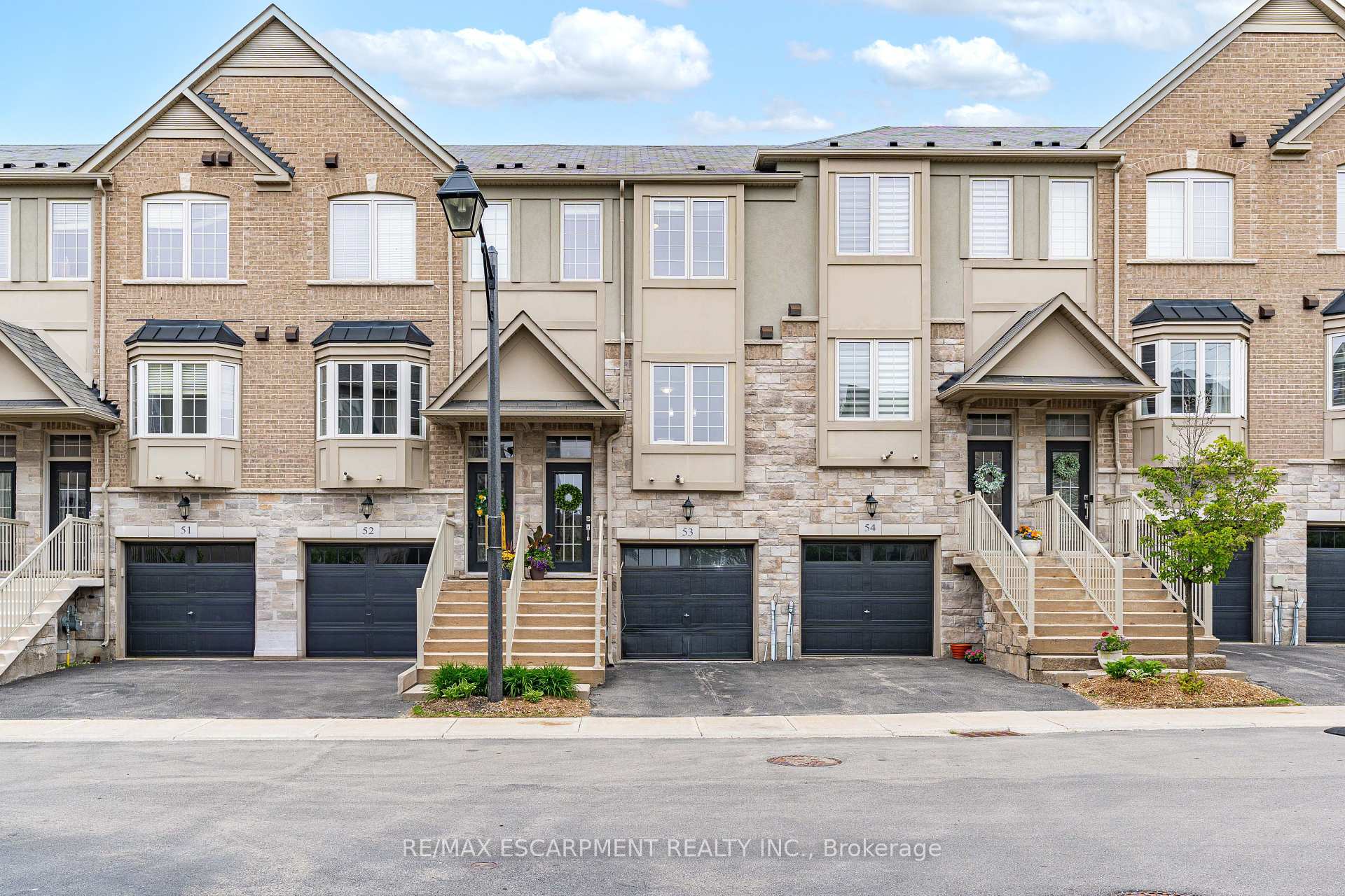 3 Bedrooms Condo at 215 Dundas, Hamilton For sale