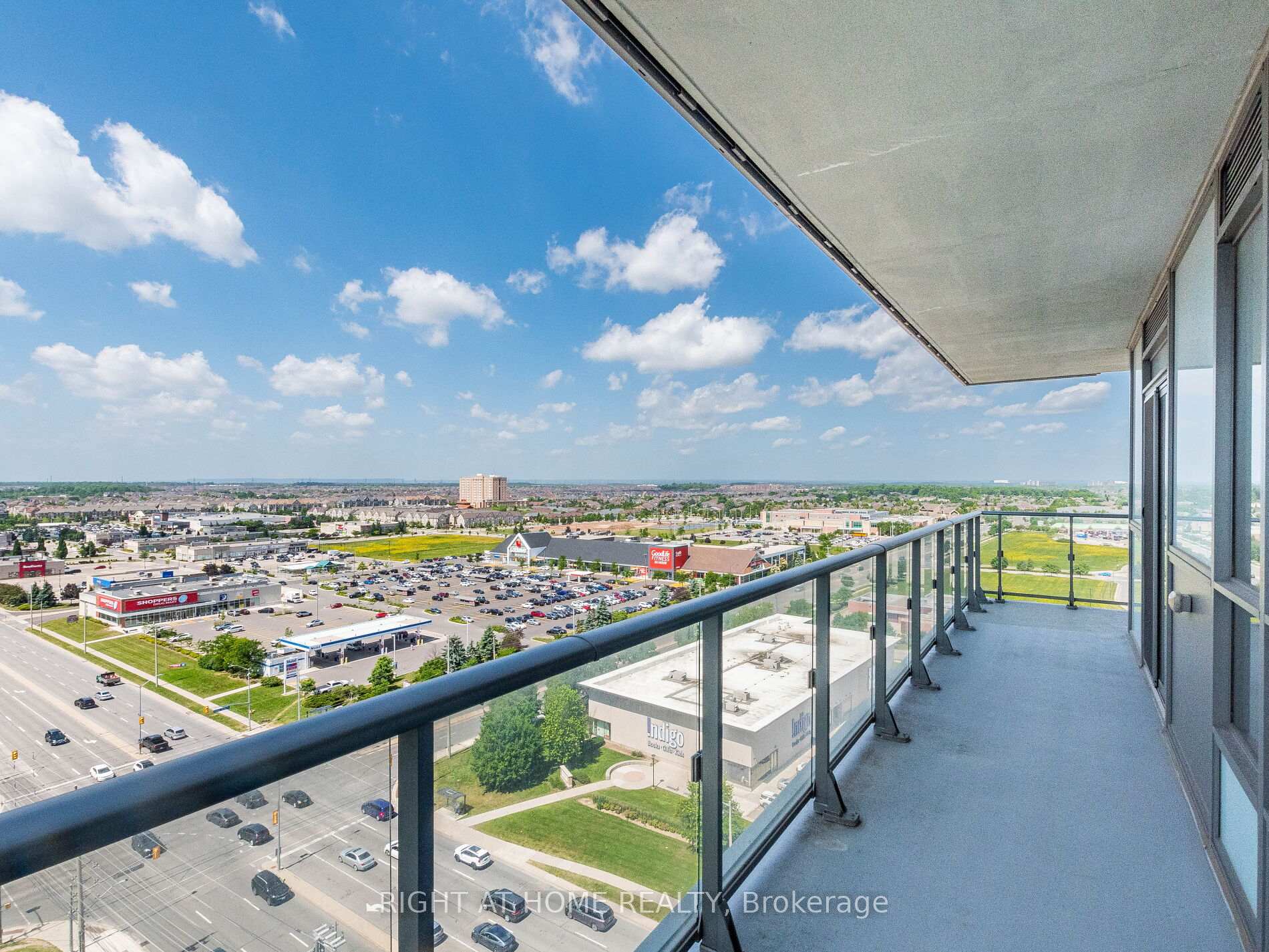 3 Bedrooms Condo at 4655 Glen Erin, Mississauga For sale