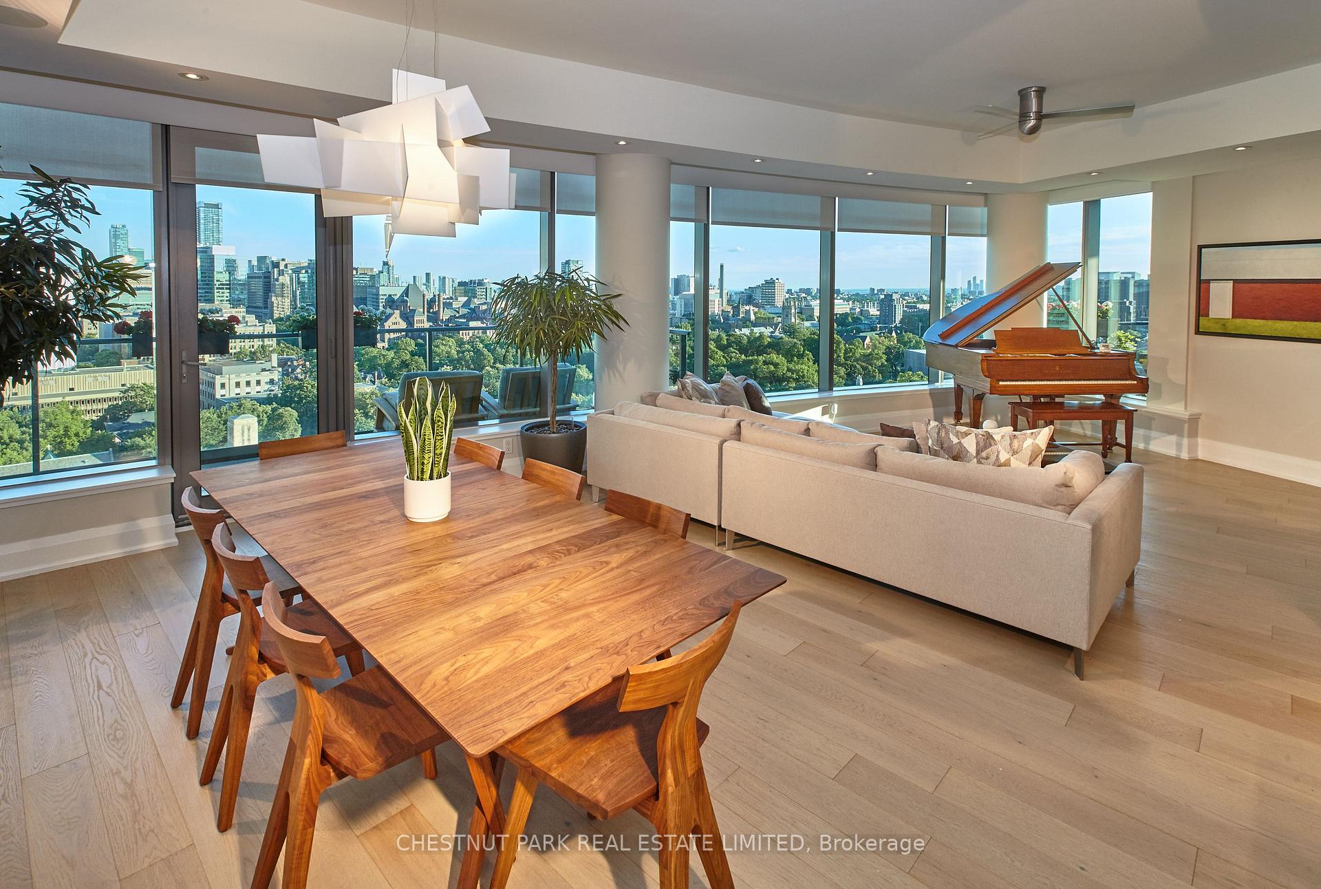 2 Bedrooms Condo at 77 Charles, Toronto For sale