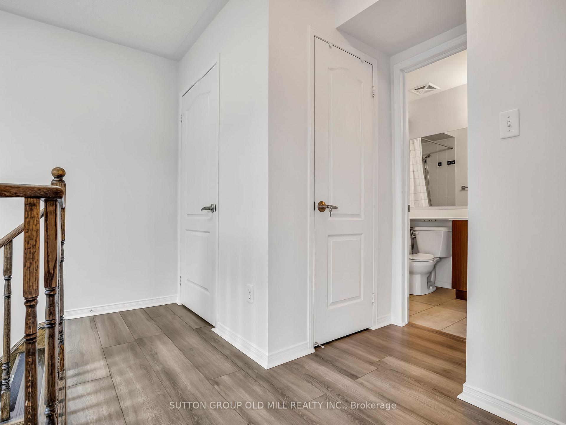 2 Bedrooms Condo at 43 Hays, Oakville For sale