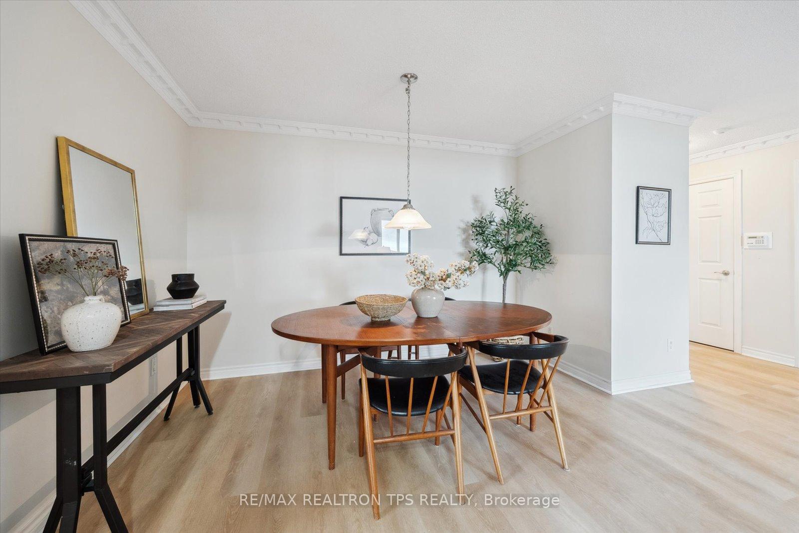 3 Bedrooms Condo at 61 Town Centre, Toronto For sale