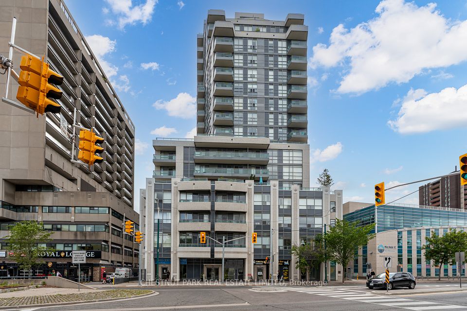 736 Spadina