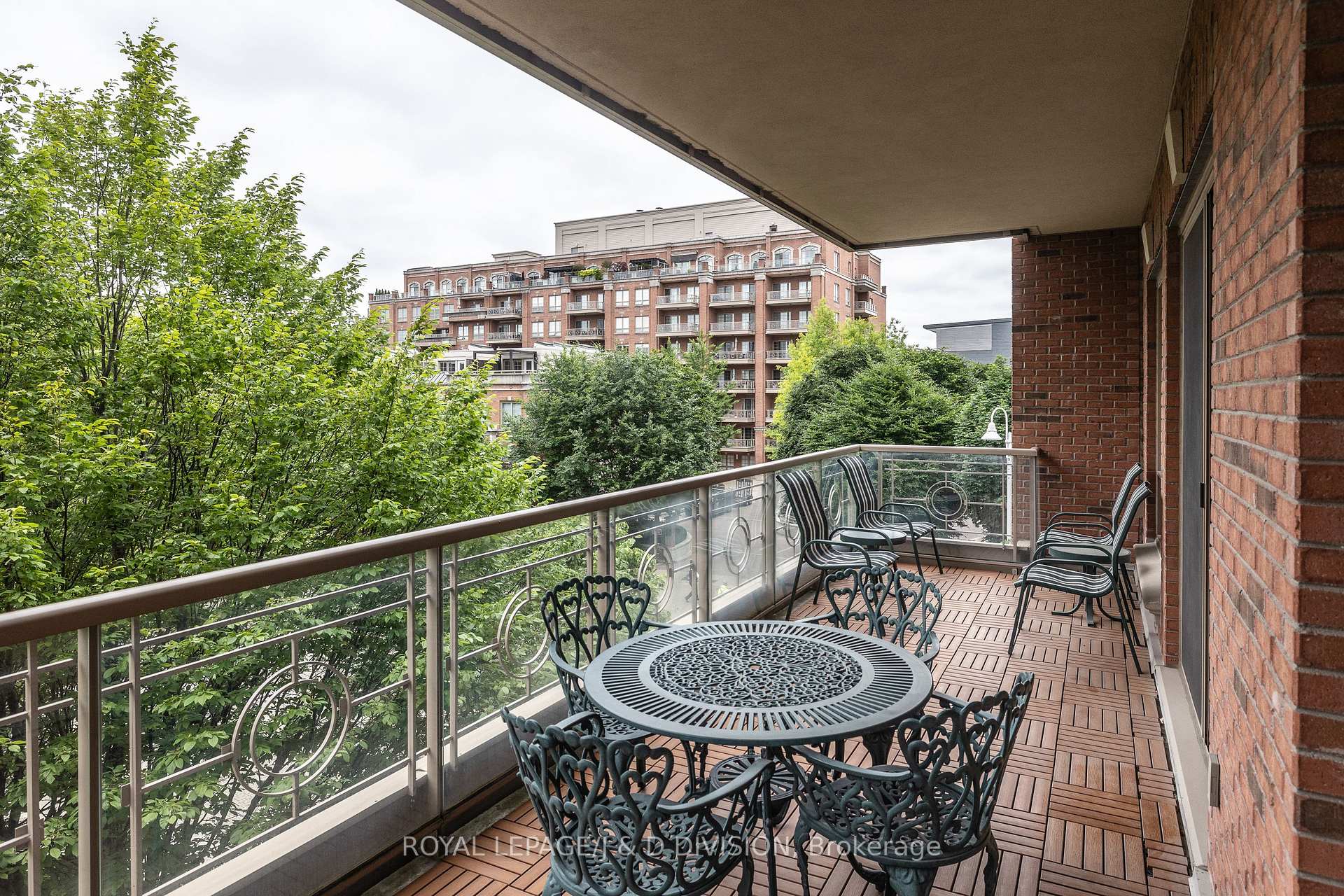 2 Bedrooms Condo at 20 Burkebrook,  Toronto For sale