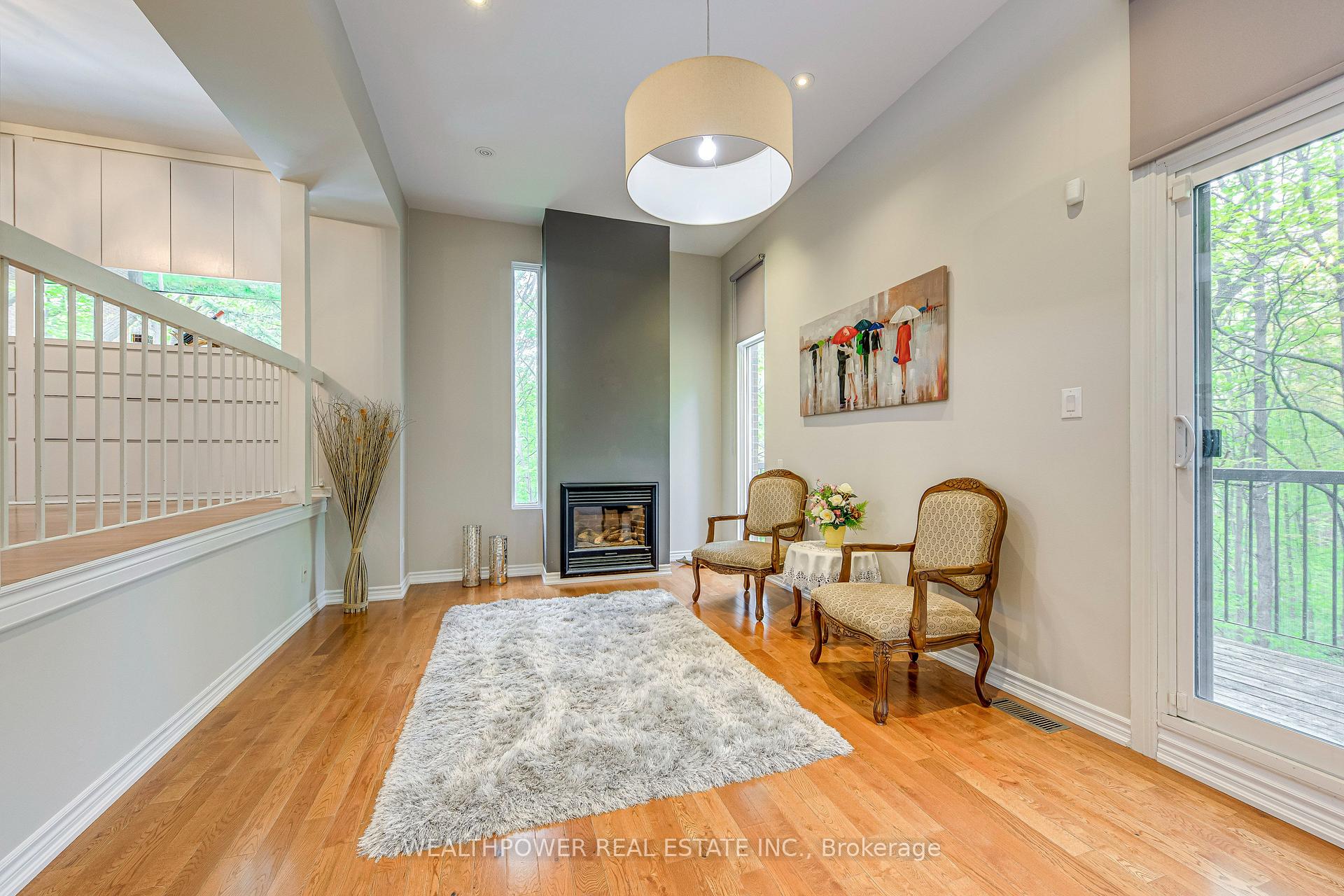 3 Bedrooms Condo at 1250 Marlborough, Oakville For sale