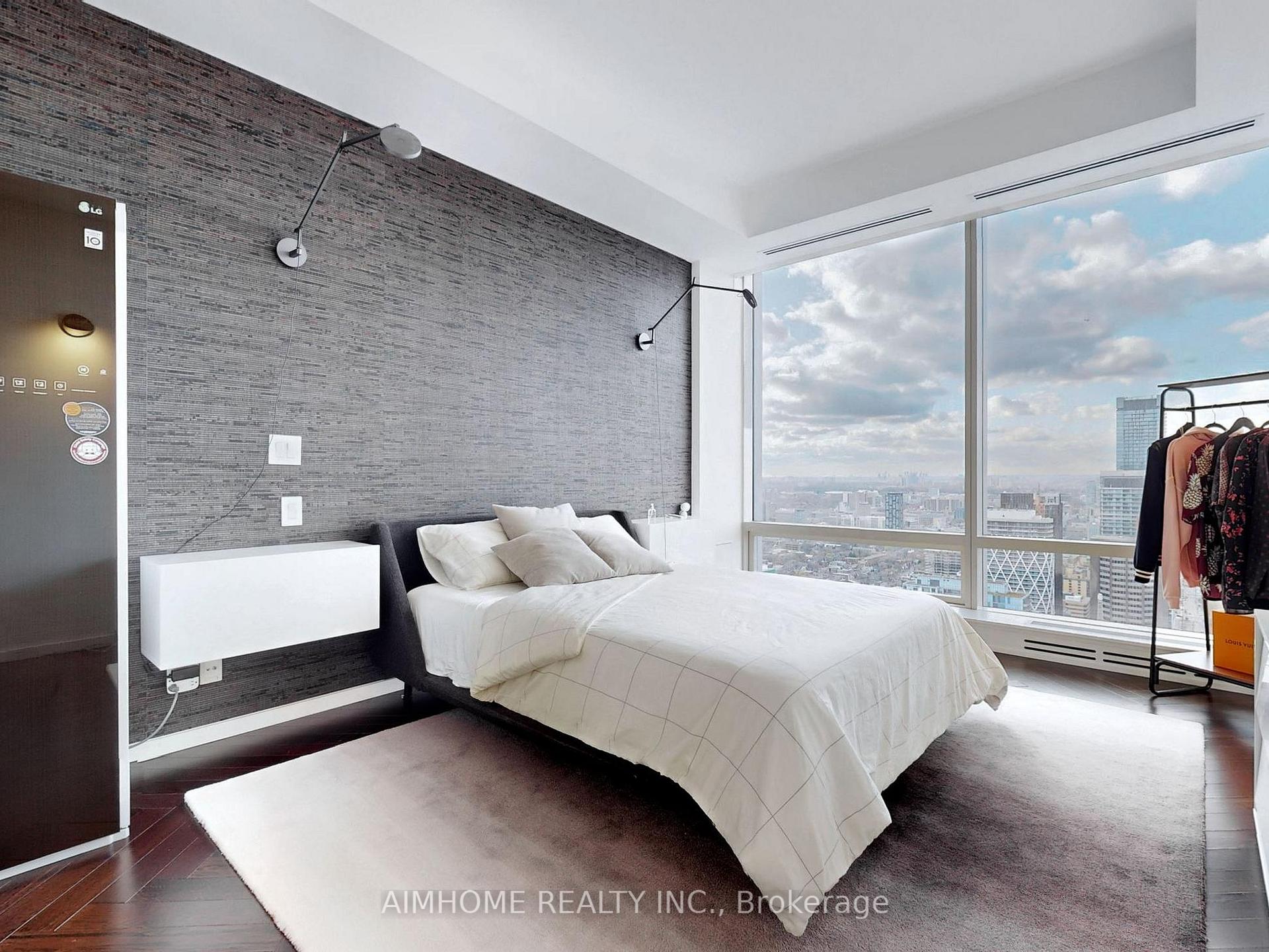3 Bedrooms Condo at 180 University, Toronto For sale
