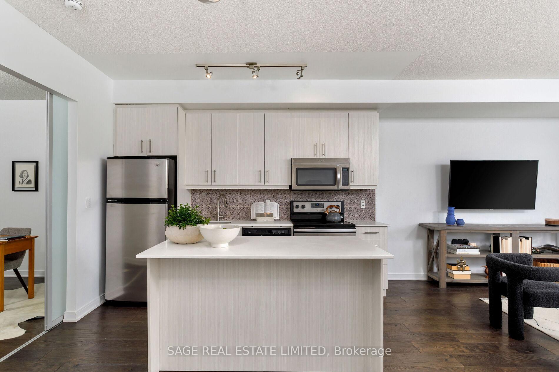 2 Bedrooms Condo at 760 The Queensway, Toronto For sale