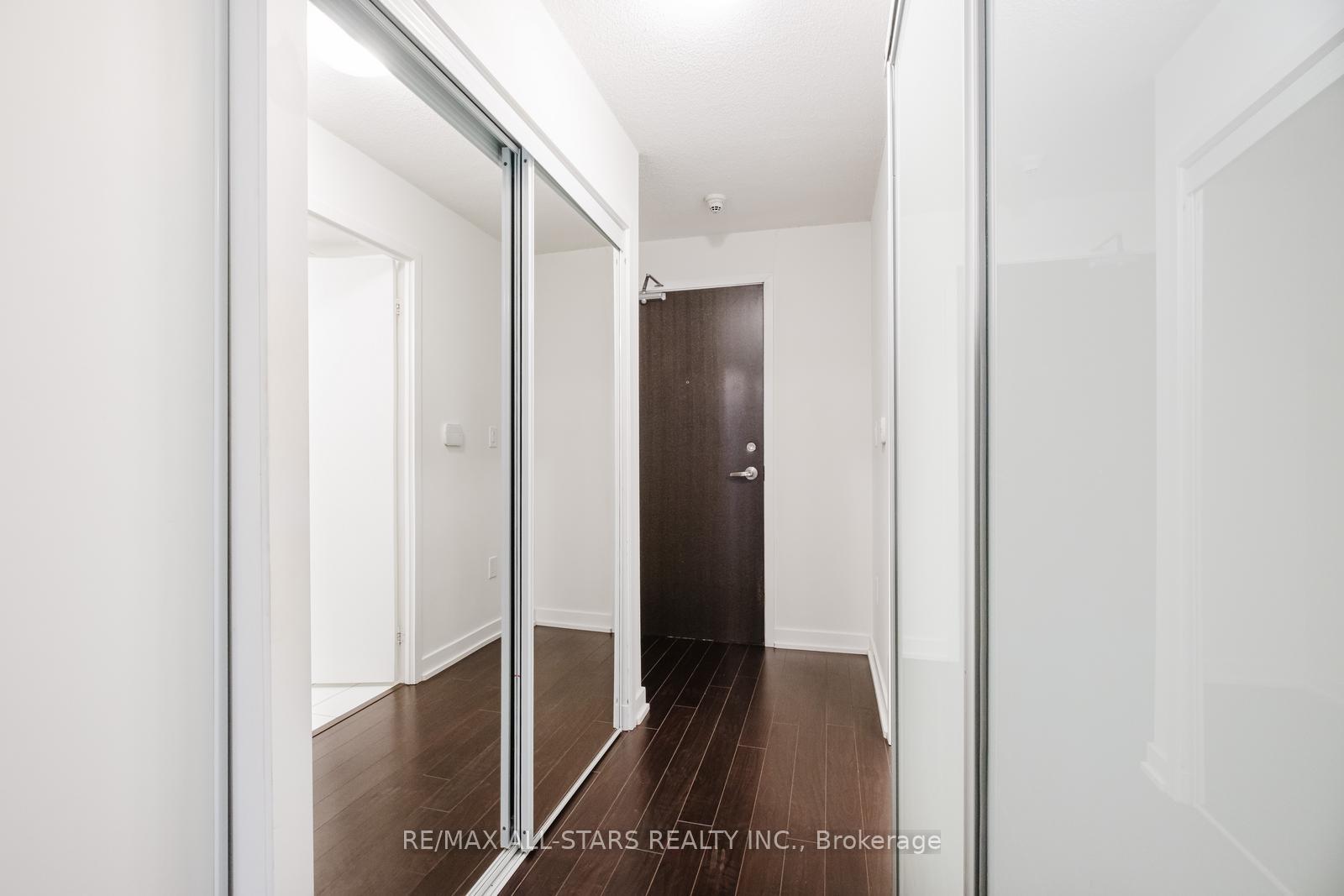 1 Bedroom Condo at 8 Telegram, Toronto For sale