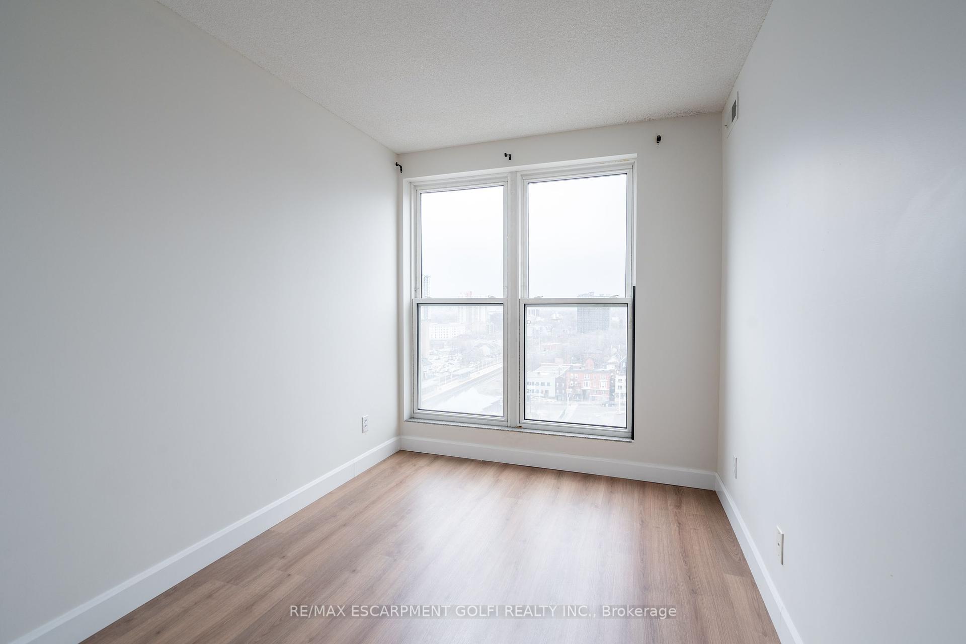 2 Bedrooms Condo at 135 James, Hamilton For sale