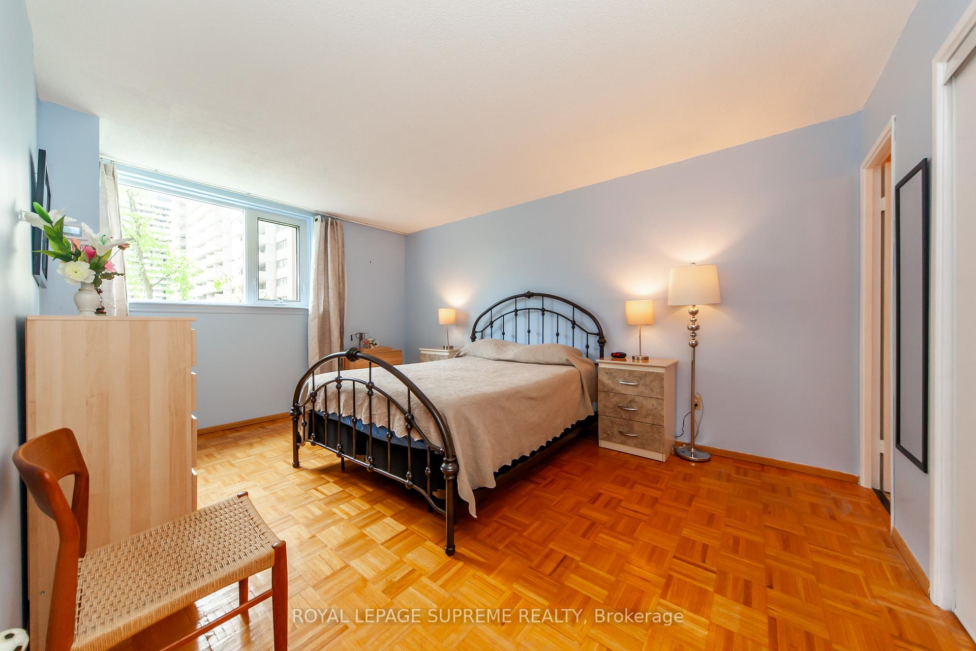 2 Bedrooms Condo at 270 Scarlett, Toronto For sale
