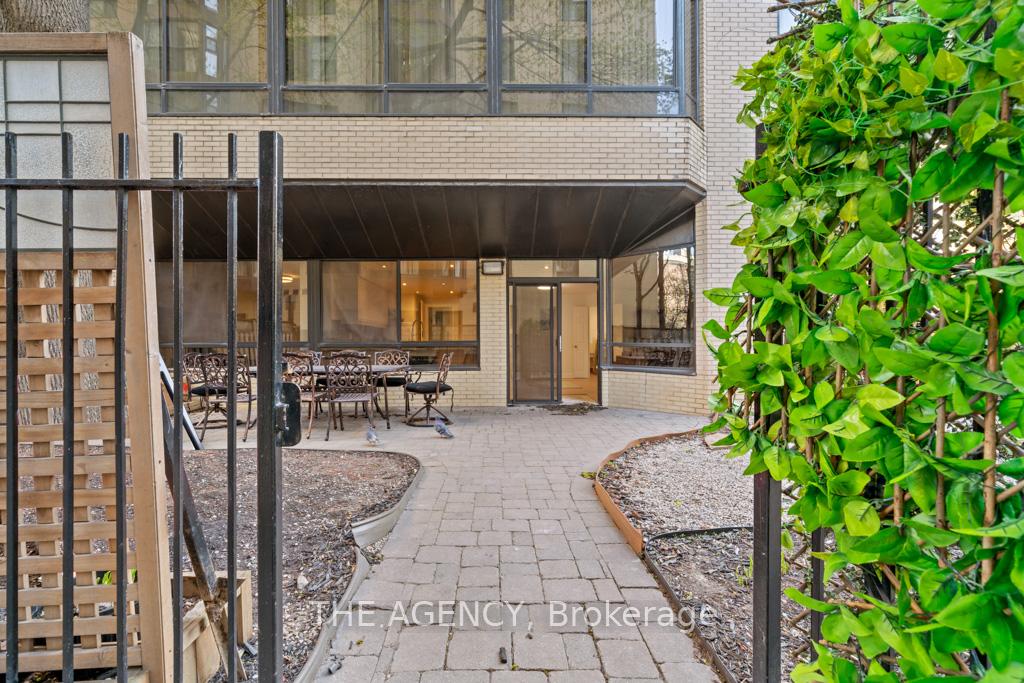 2 Bedrooms Condo at 211 St Patrick, Toronto For sale