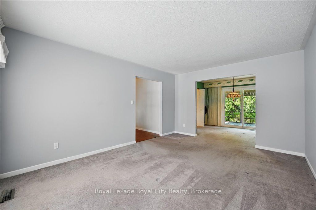 701 Castleguard Crescent