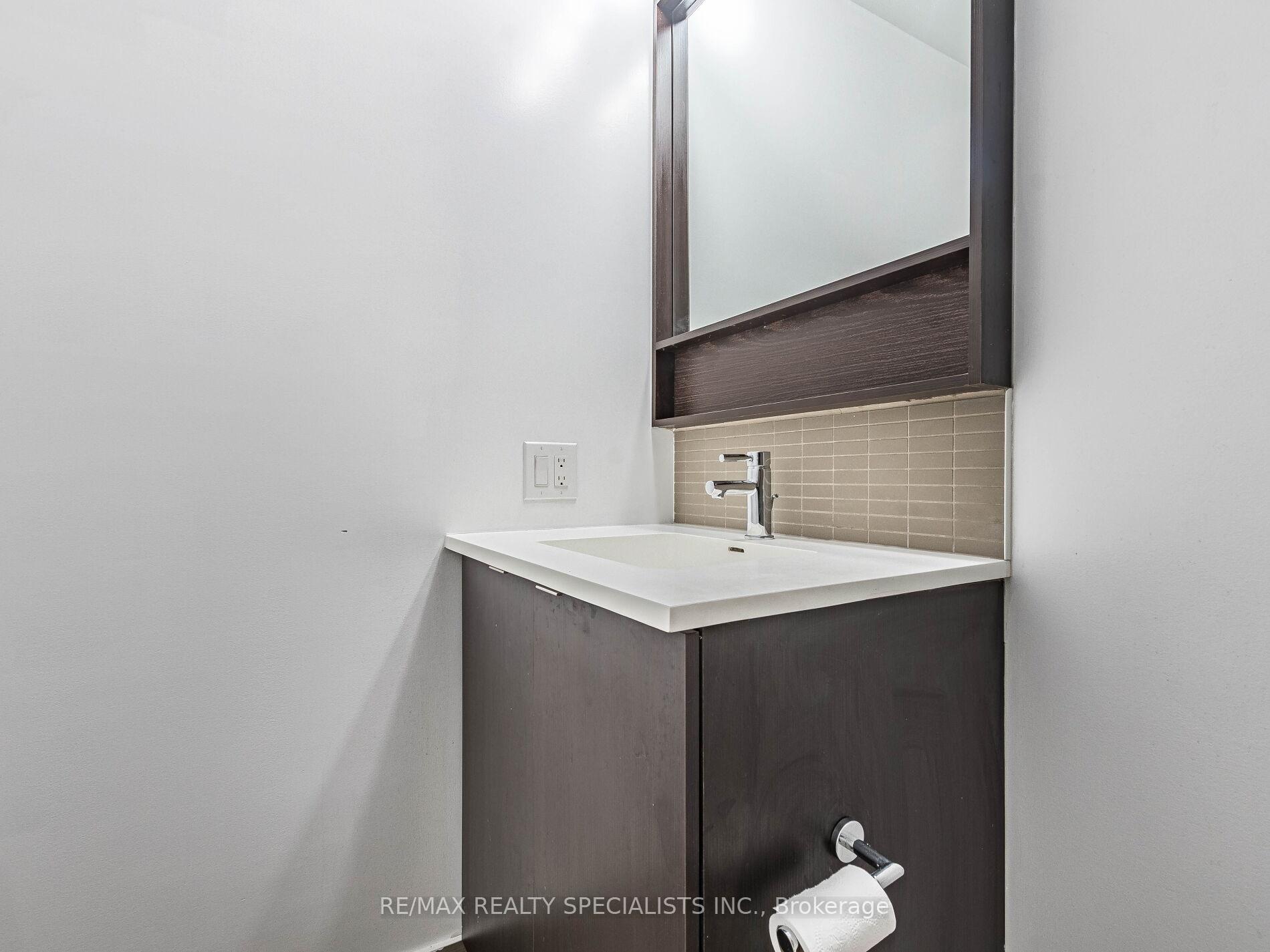 2 Bedrooms Condo at 2560 Eglinton, Mississauga For sale
