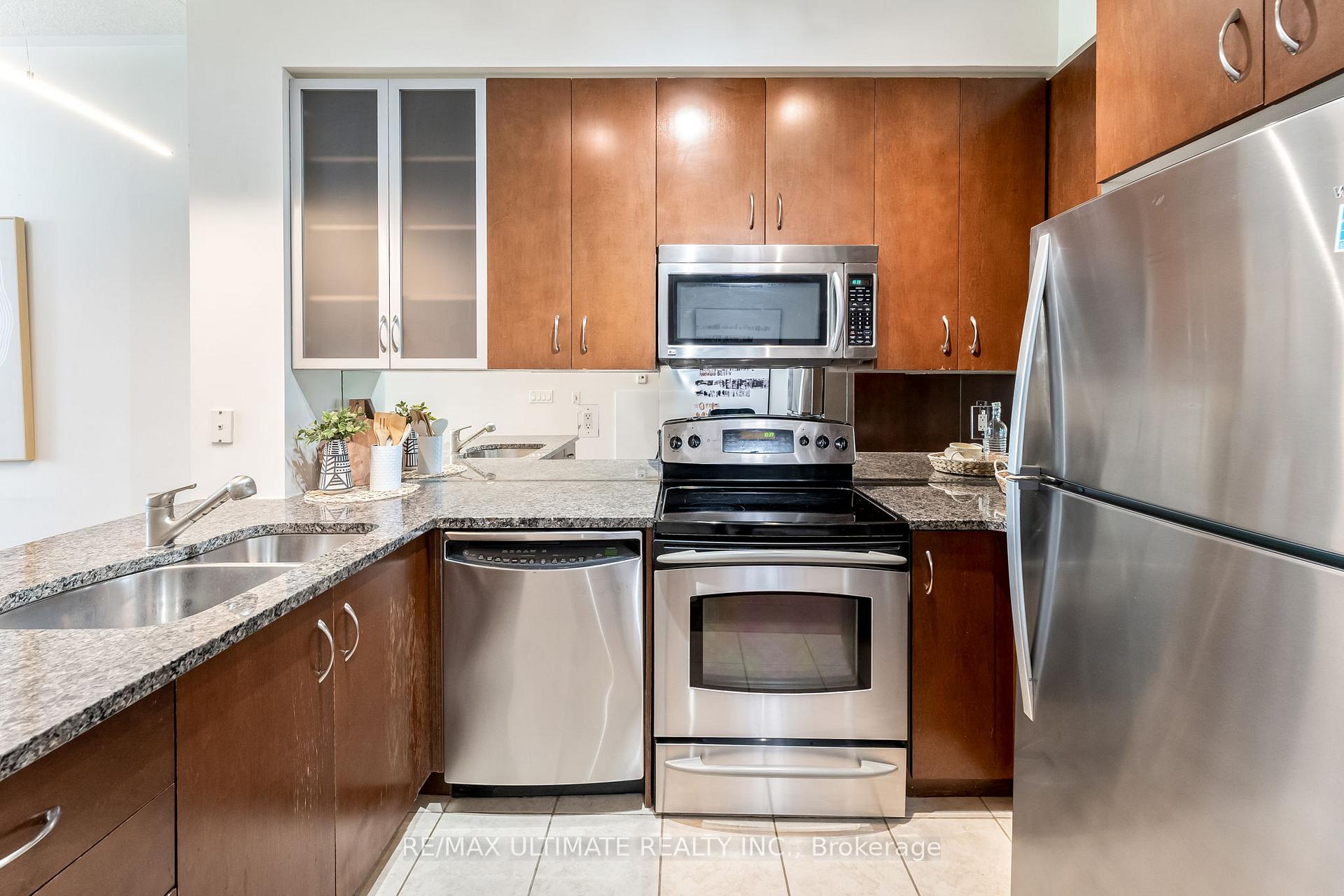 2 Bedrooms Condo at 18 Yorkville, Toronto For sale