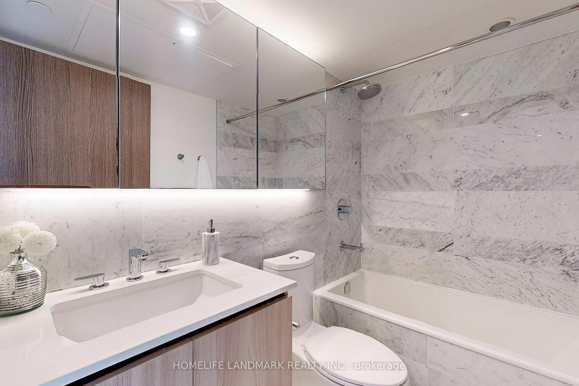 2 Bedrooms Condo at 17 Bathurst, Toronto For sale