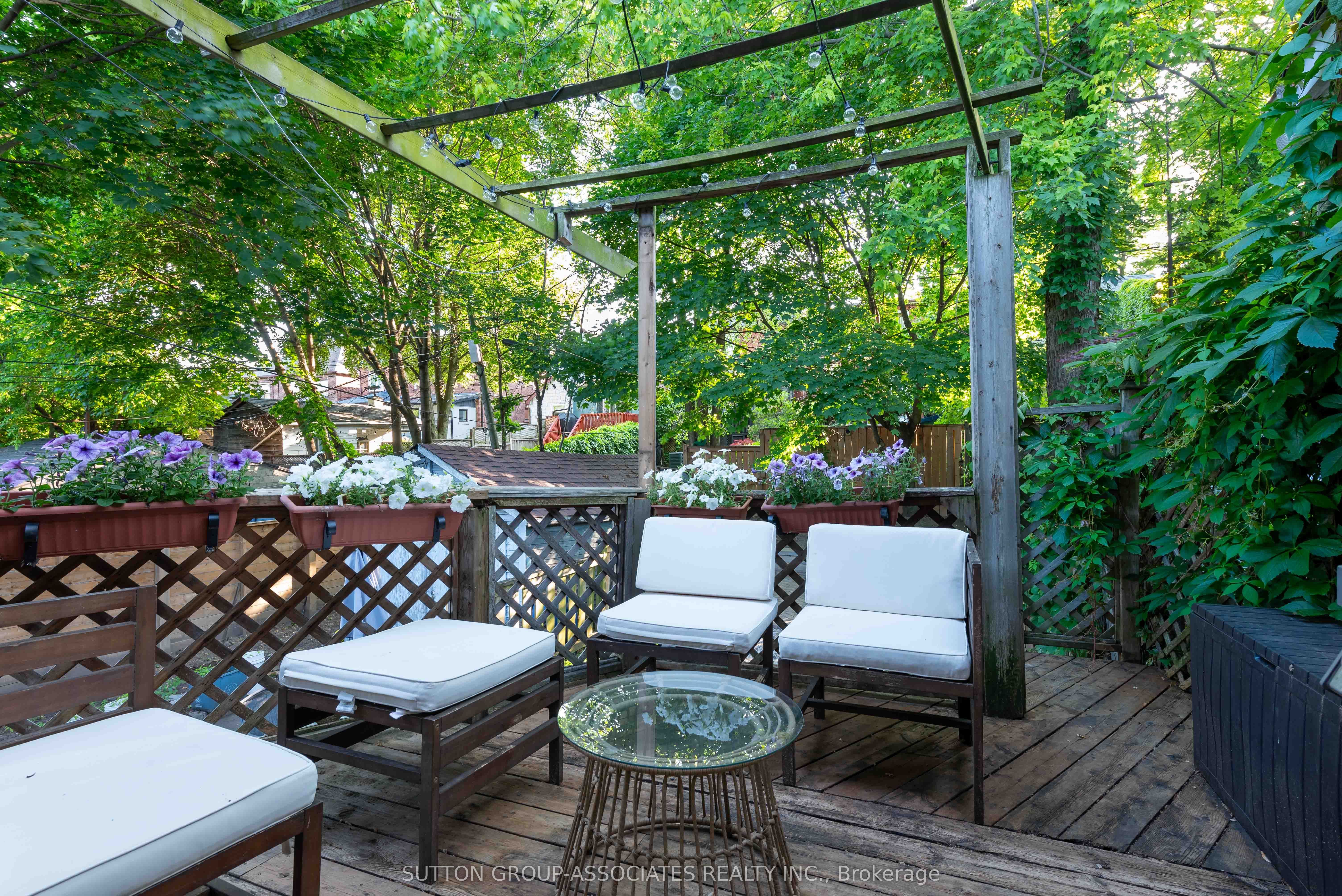 110 Roseneath Gardens