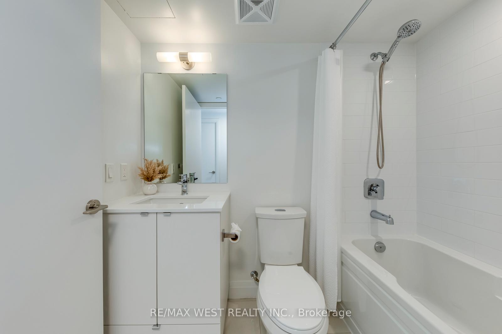 3 Bedrooms Condo at 1461 Lawrence, Toronto For sale
