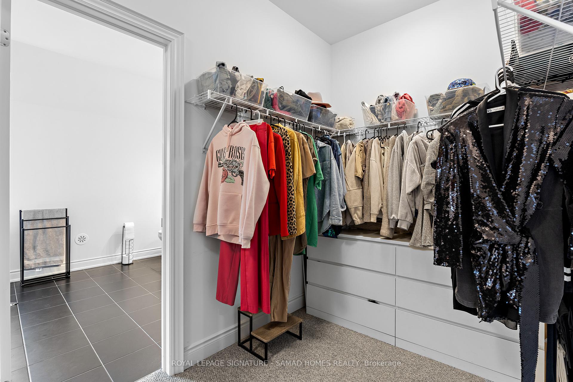 3 Bedrooms Condo at 26 Lunar, Mississauga For sale