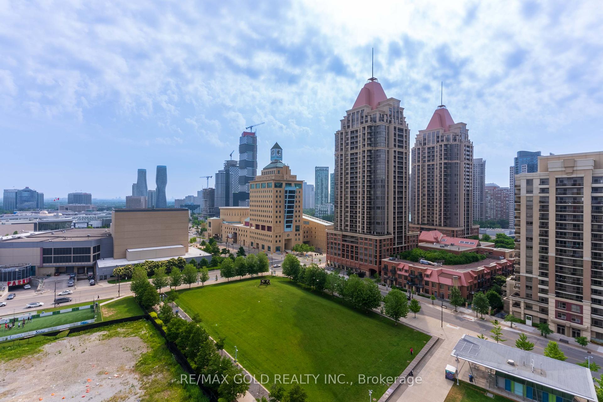 2 Bedrooms Condo at 388 Prince Of Wales, Mississauga For sale