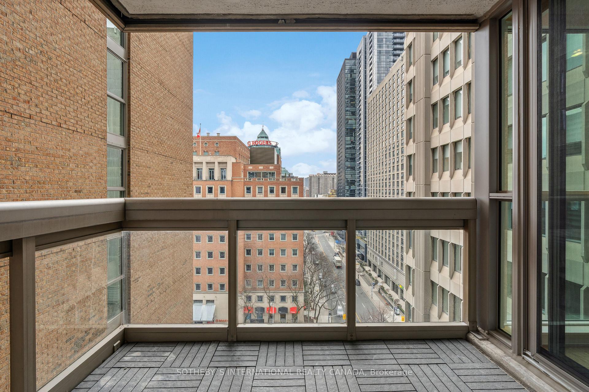 3 Bedrooms Condo at 278 Bloor,  Toronto For sale
