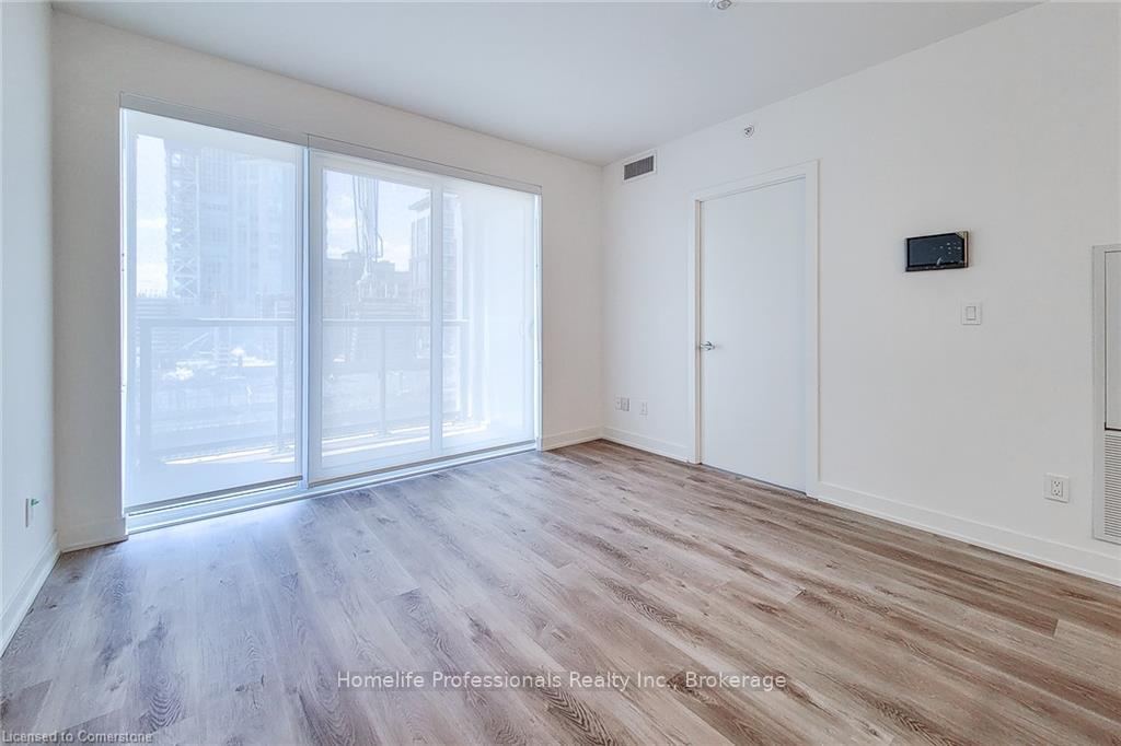 1 Bedroom Condo at 370 Martha,  Burlington For sale
