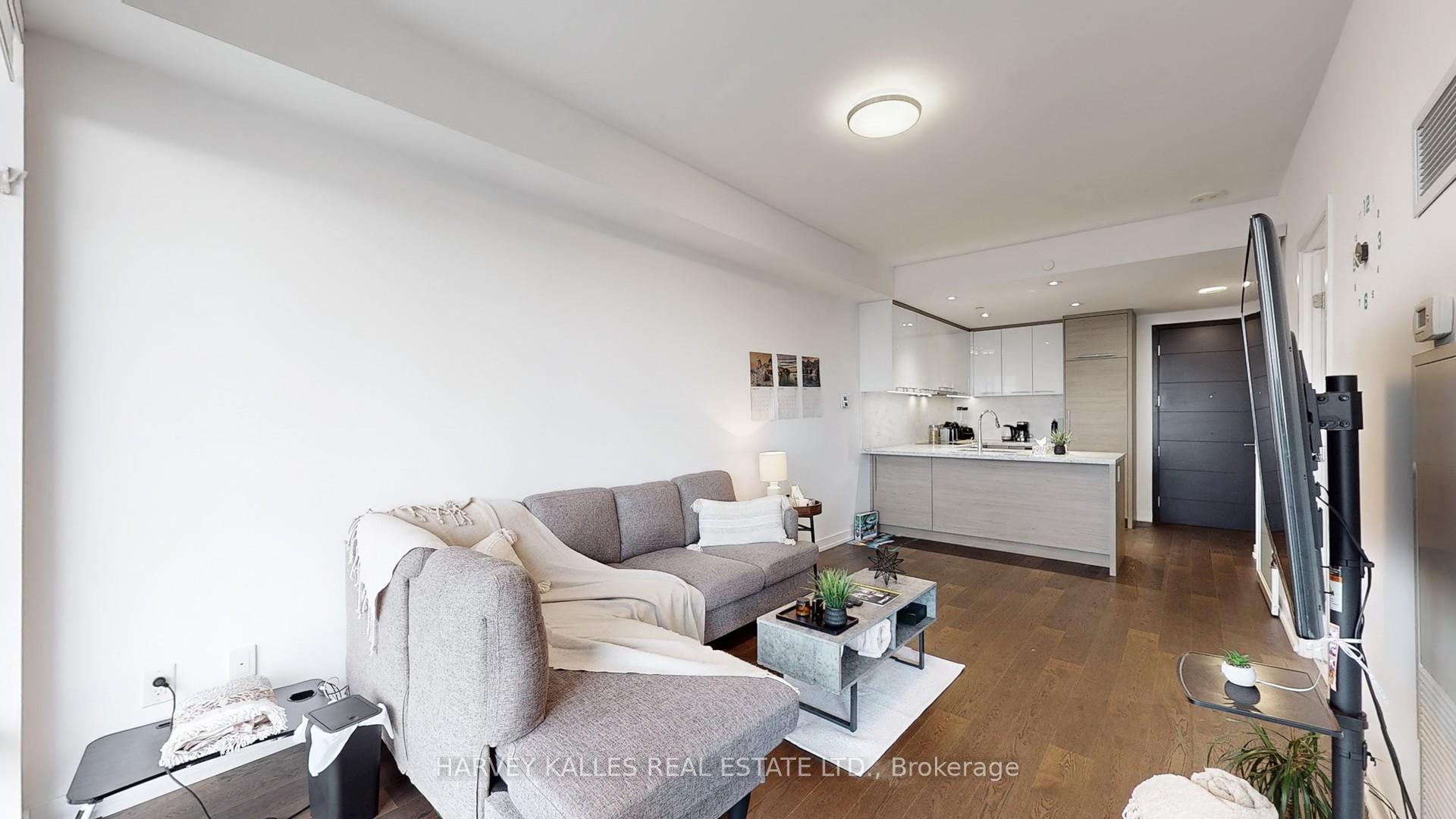 488 University Avenue 4411