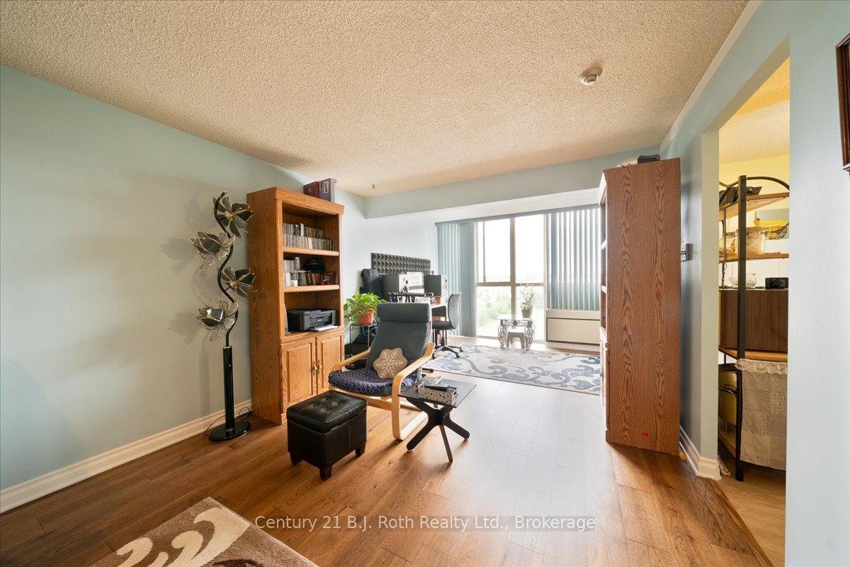 1 Bedroom Condo at 41 MARKBROOK, Toronto For sale