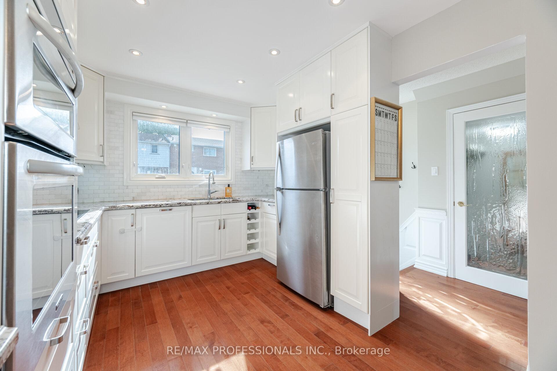 3 Bedrooms Condo at 582 Renforth, Toronto For sale