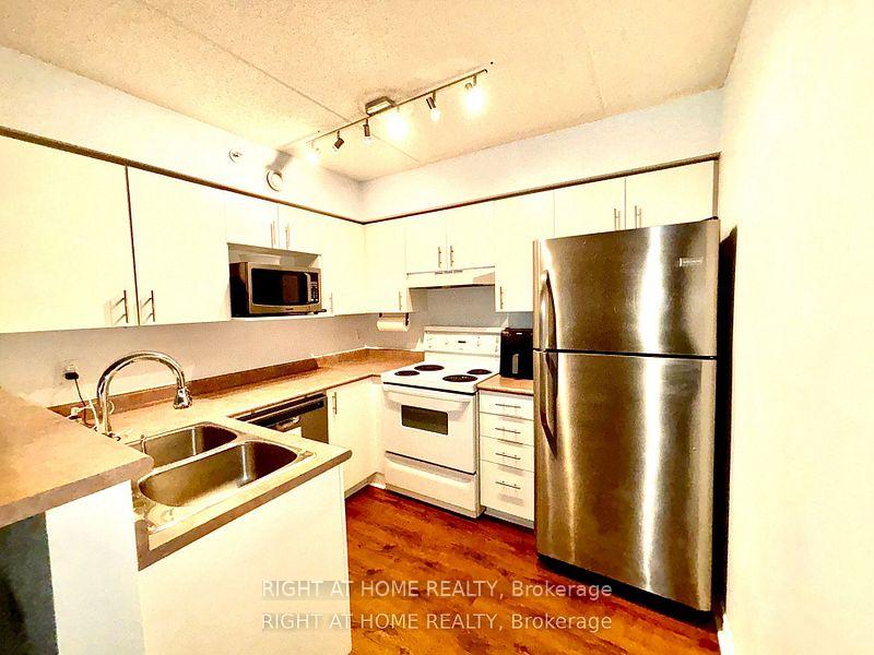 2 Bedrooms Condo at 4025 Kilmer, Burlington For sale