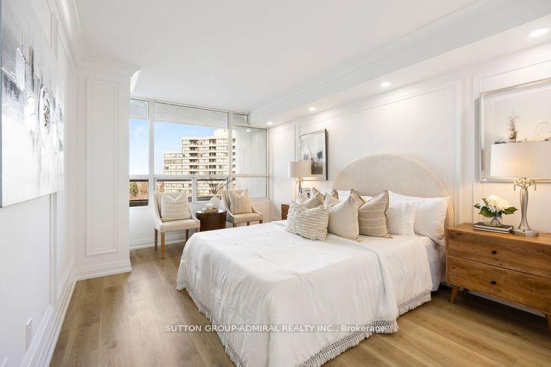 2 Bedrooms Condo at 11 Townsgate,  Vaughan For sale
