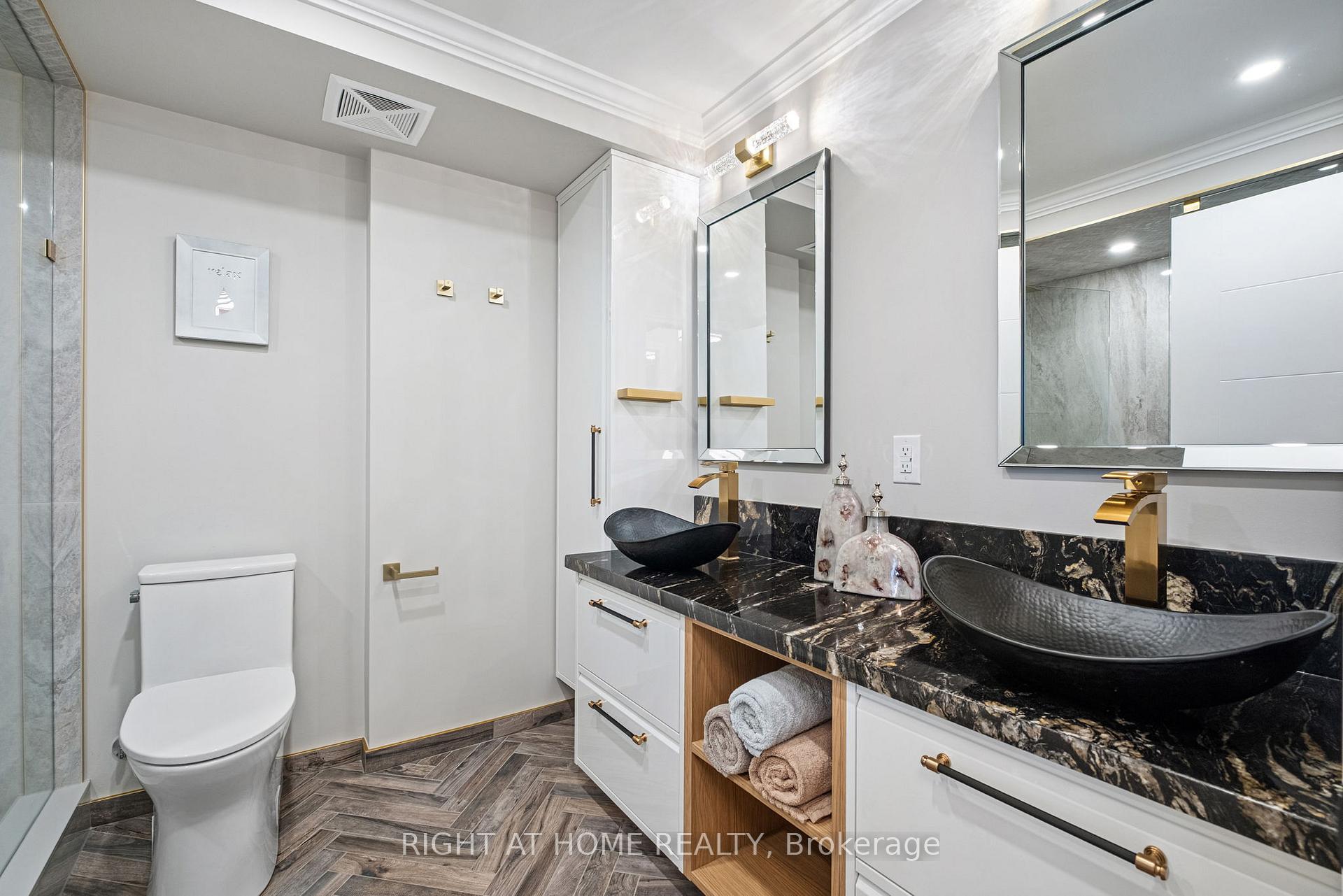 4 Bedrooms Condo at 3303 Don Mills,  Toronto For sale