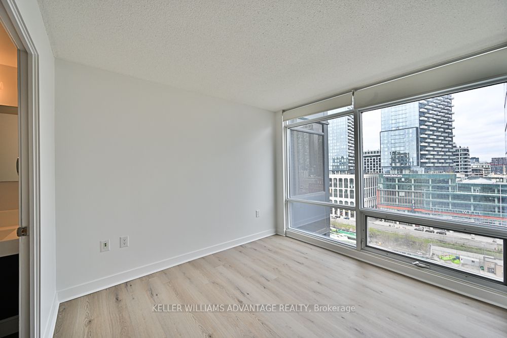 25 Telegram Mews, #1602