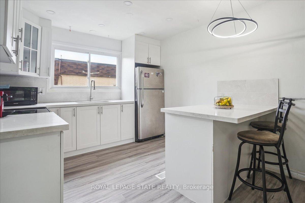 3 Bedrooms Condo at 36 Greendale,  Hamilton For sale