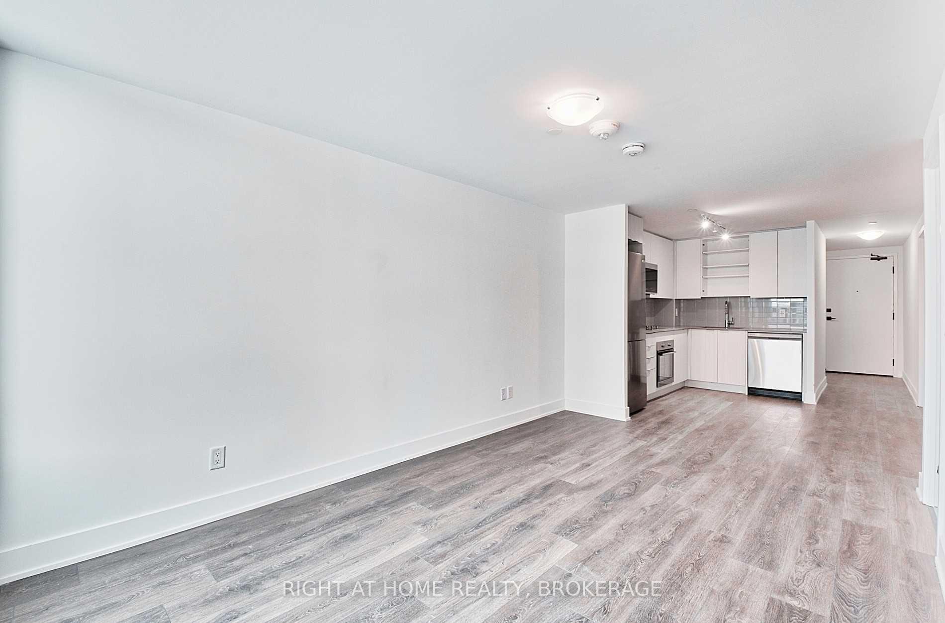 2 Bedrooms Condo at 2481 Taunton, Oakville For sale