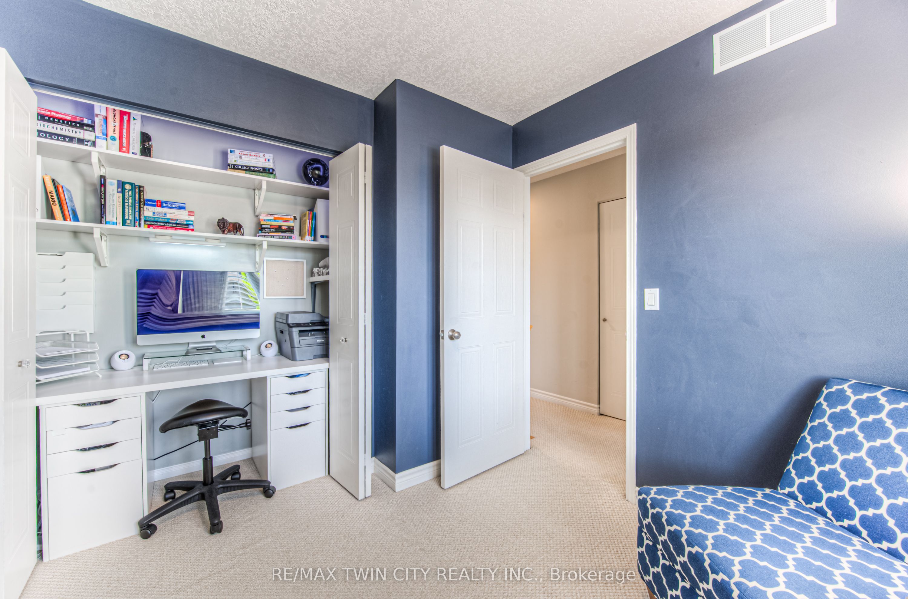 381 University Downs Crescent