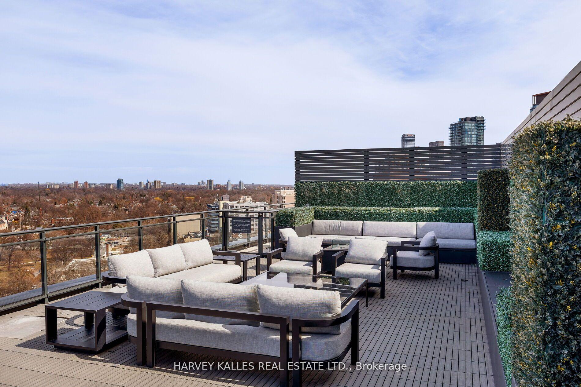 4 Bedrooms Condo at 181 Davenport, Toronto For sale