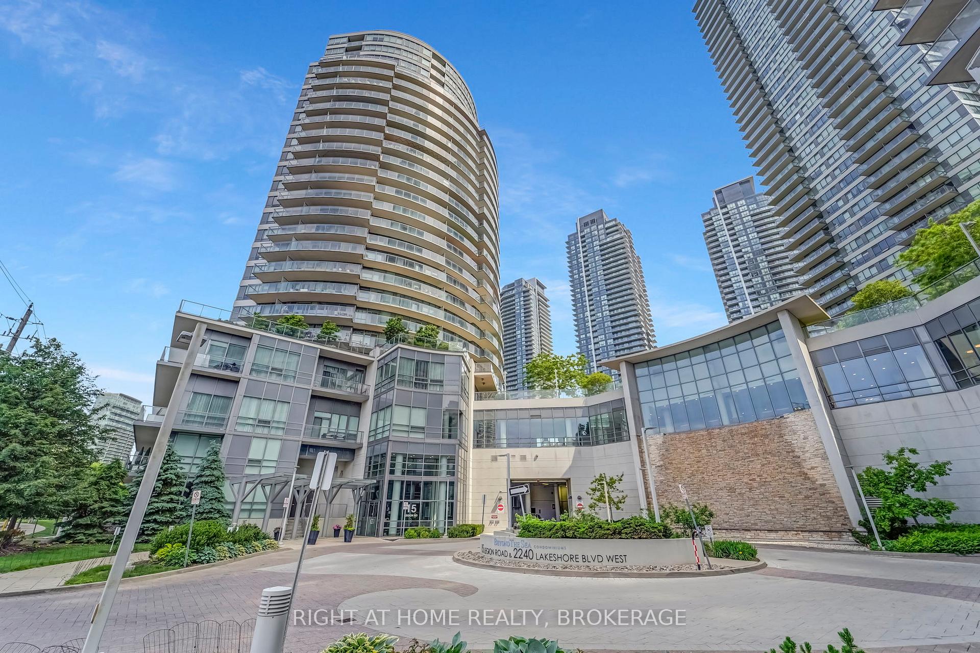 2 Bedrooms Condo at 15 Legion, Toronto For sale