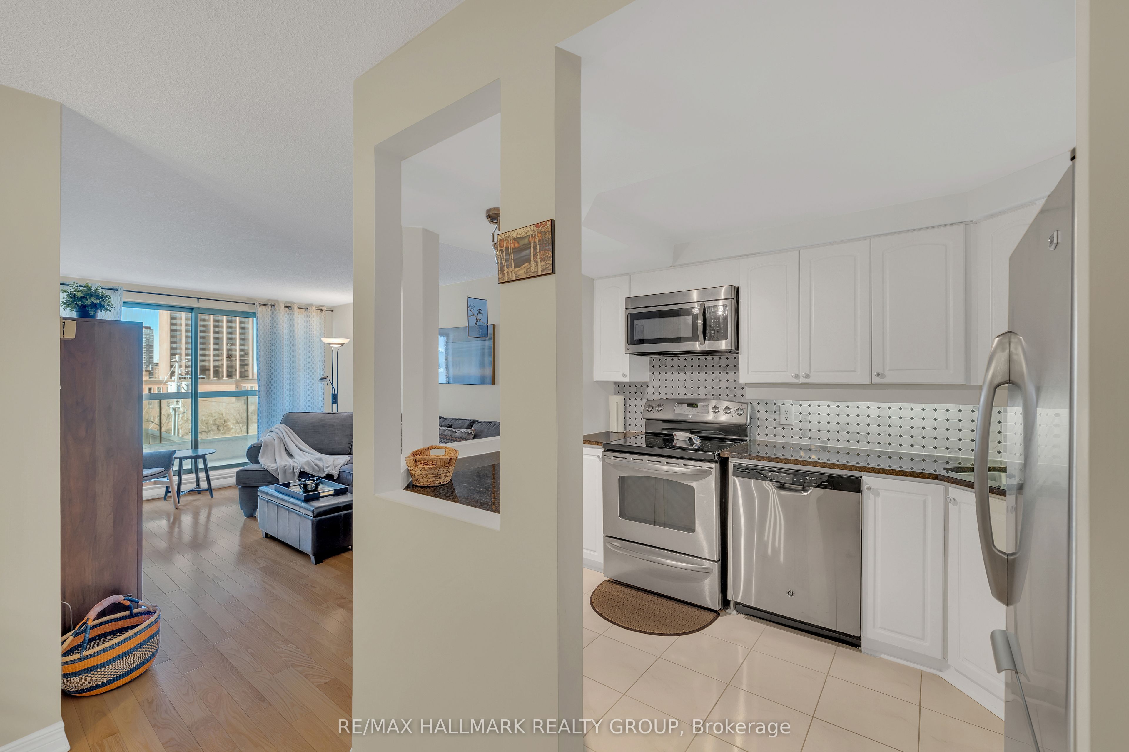 #307 - 550 Cambridge Street, DowsLakeCivicHospitalandArea, ON K1S 5N3