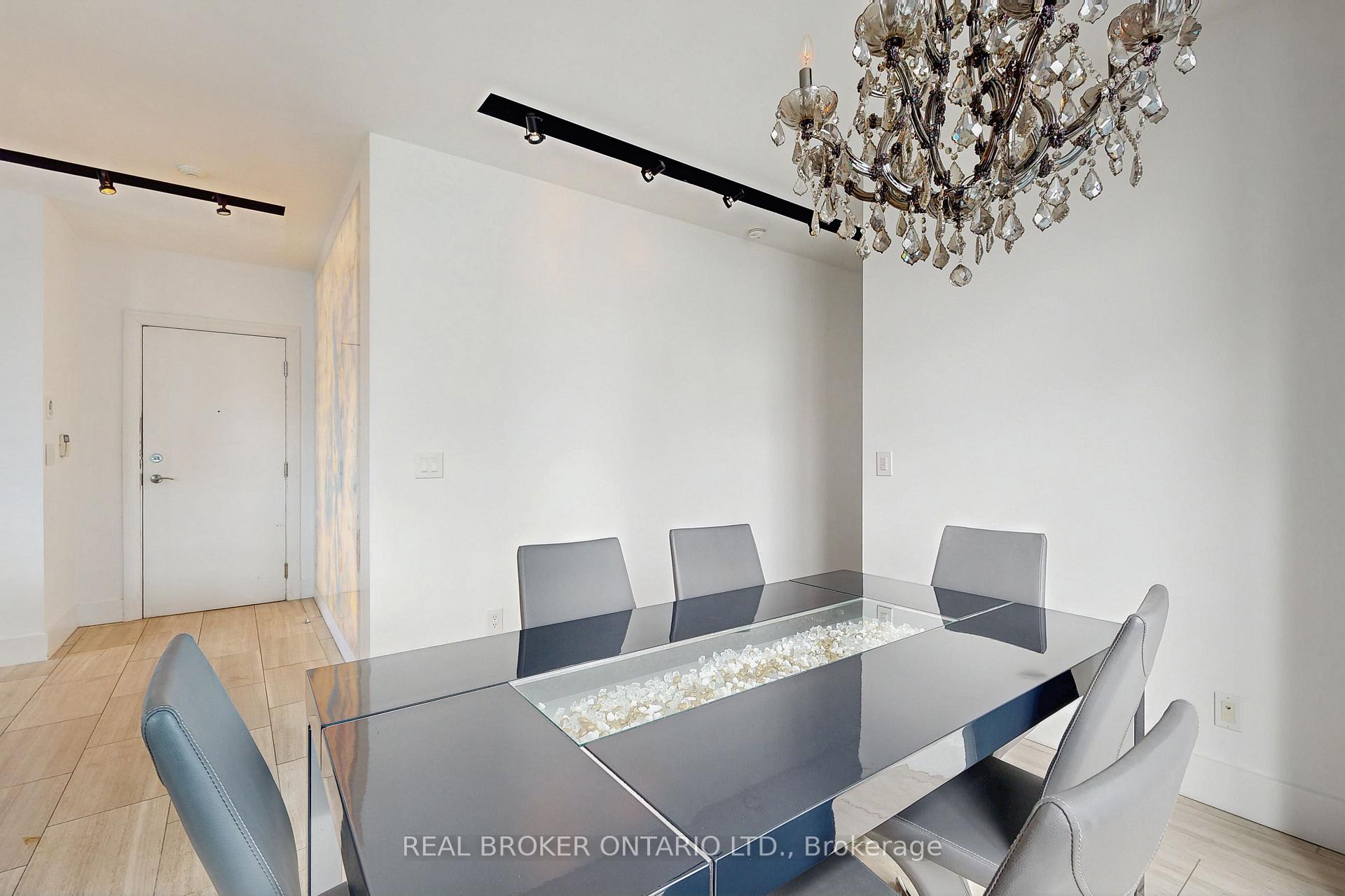 2 Bedrooms Condo at 2121 Lakeshore,  Toronto For sale