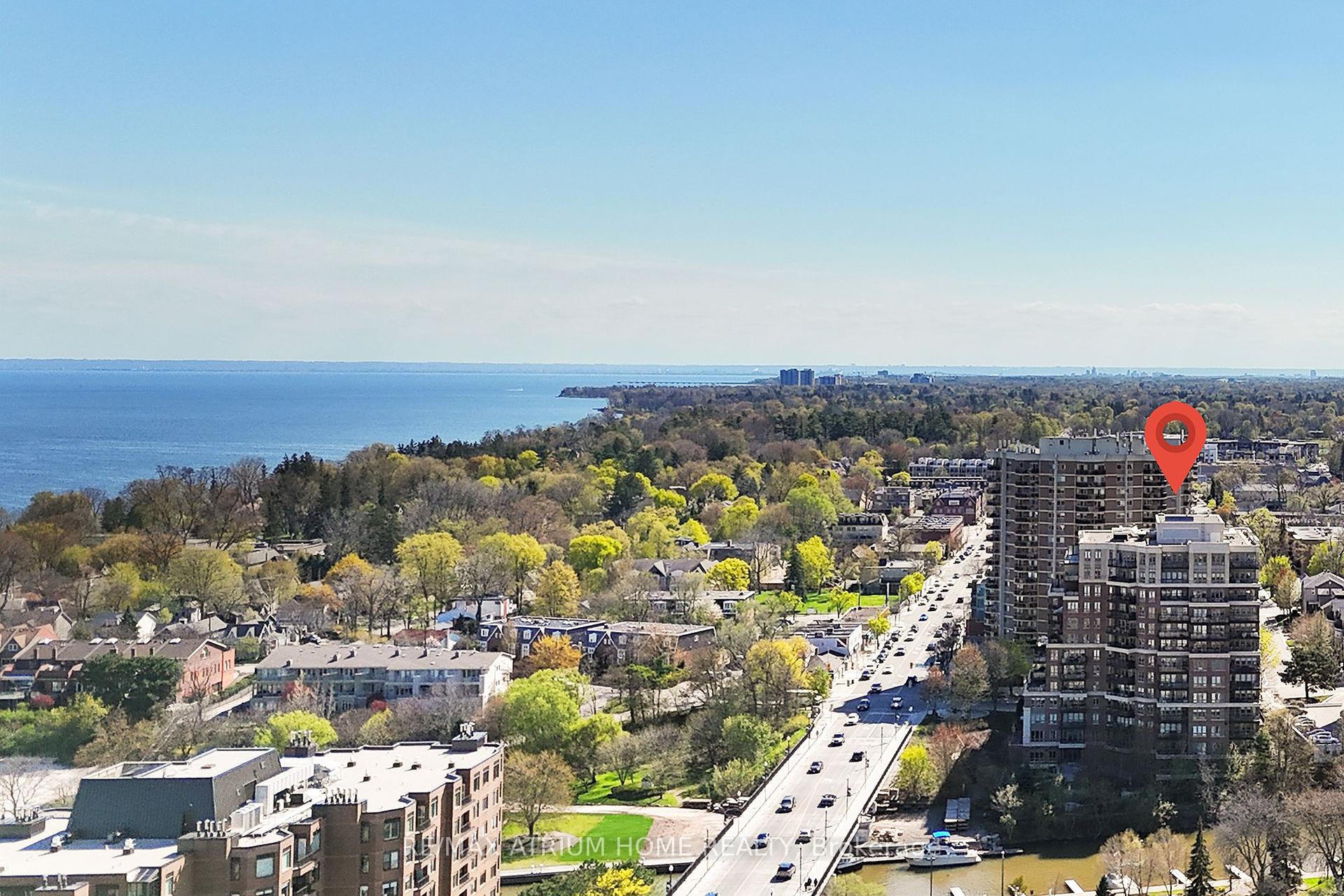 3 Bedrooms Condo at 111 Forsythe, Oakville For sale