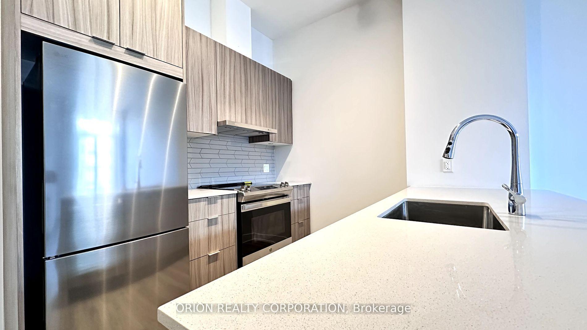 2 Bedrooms Condo at 430 Square One, Mississauga For sale