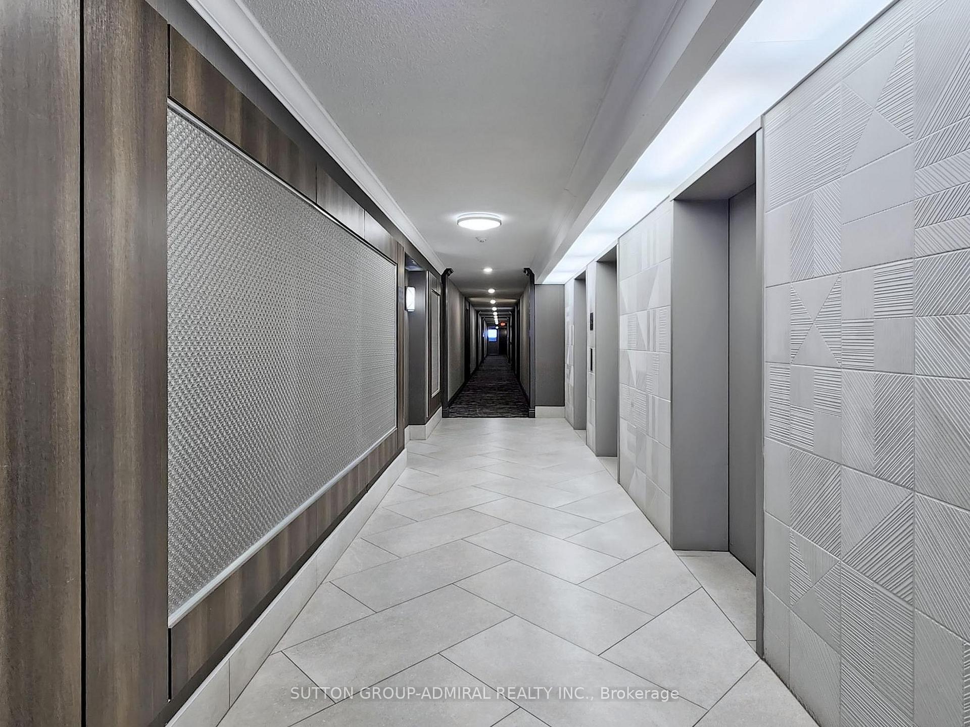 2 Bedrooms Condo at 11 Townsgate,  Vaughan For sale