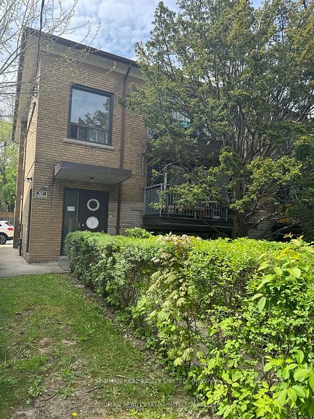 427 Lawrence Avenue