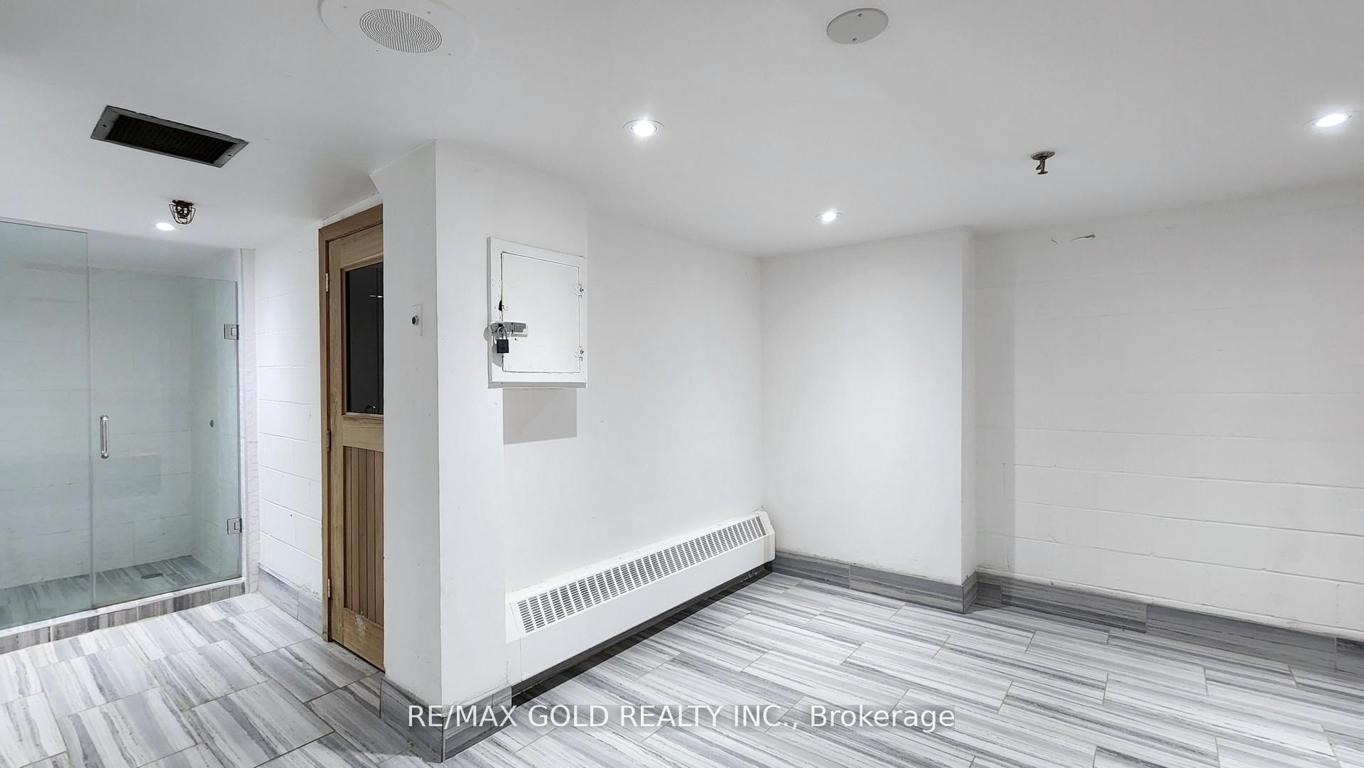 2 Bedrooms Condo at 99 Blackwell, Toronto For sale